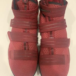 Nike Zoom LeBron Soldier 11 Basketball Shoes Size 10